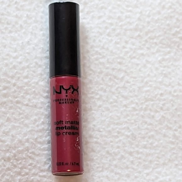 🎉HP🎉🌵3/$20🌵 Monte Carlo (Deep Cranberry Red) Soft Matte Metallic Lip Cream - Picture 6 of 16